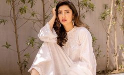 mahira1676011302-0.jpg